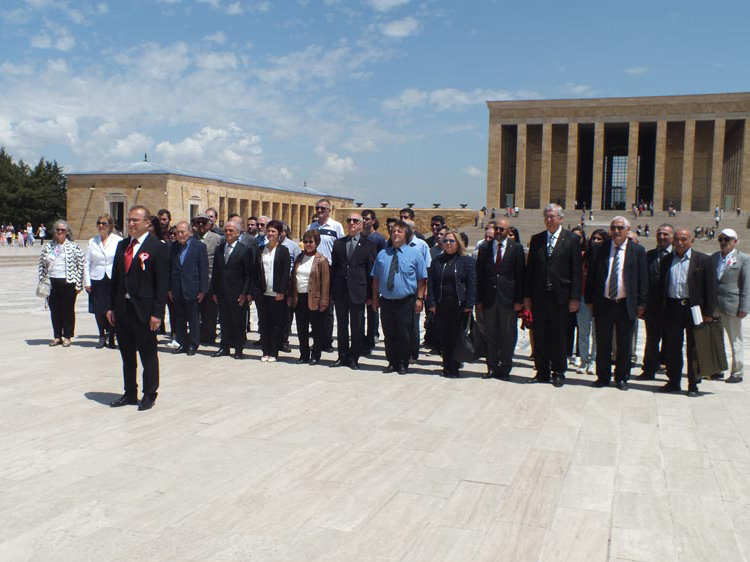 ULU ÖNDER ATATÜRK'ÜN SAMSUN’A ÇIKIŞININ 97.YILDÖNÜMÜ NEDENİYLE ANITKABİR ZİYARETİ GERÇEKLEŞTİRİLDİ